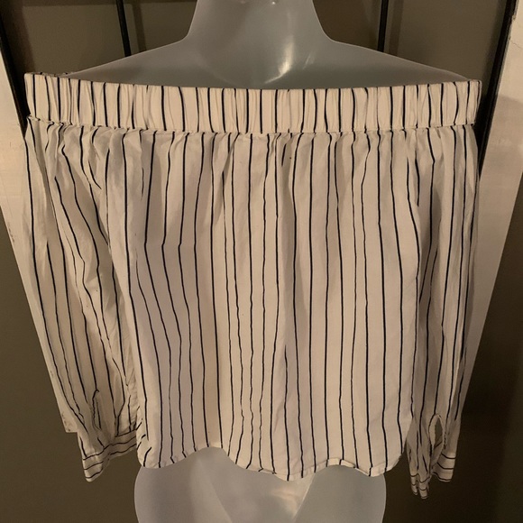 Pin striped crop top - Picture 3 of 3